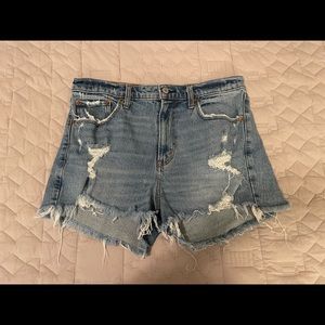 Abercrombie ‘Curve Love’ mom shorts. Size 30.